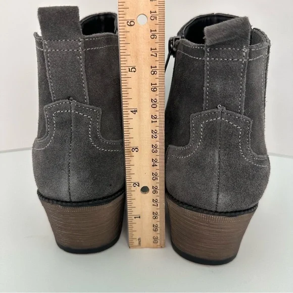 Propet suede woamans ankle booties - Picture 10 of 12